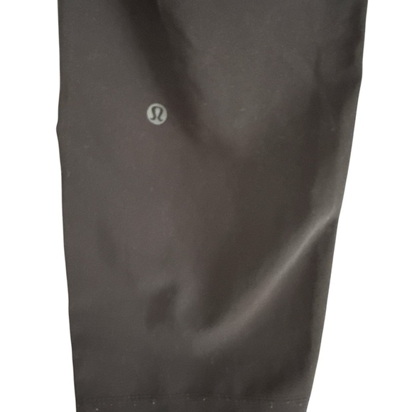 Lululemon Women’s Black Cropped Joggers Size 6 Athleisure Essential w/ pockets - Picture 2 of 6